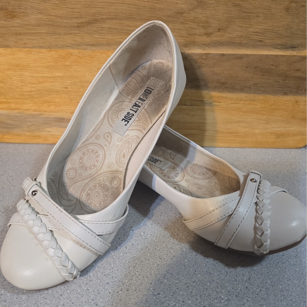 Y2K Lower East Side Women's Size 8 Wide Ballet Flats Ivory With Toe Detail